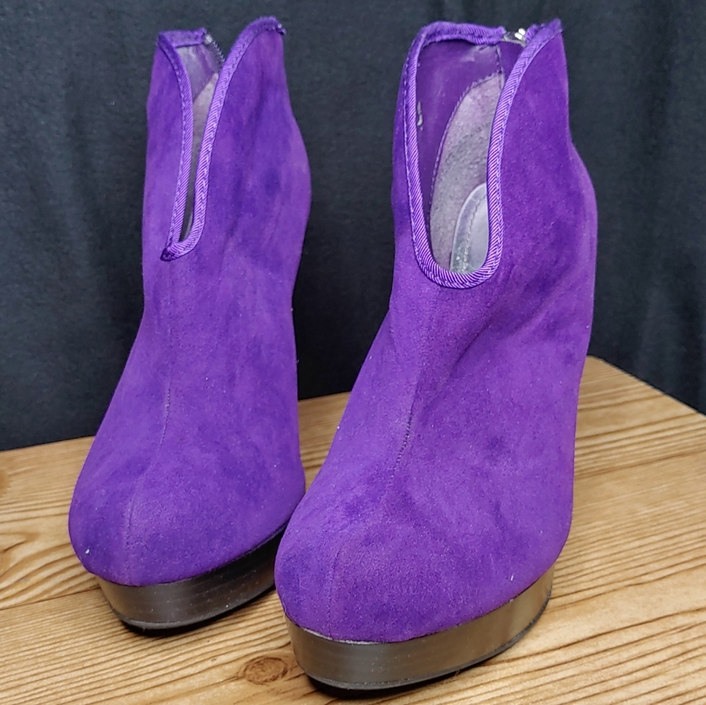 Shoes - Picture 2 of 3